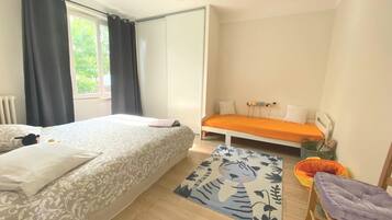 2 chambres, fer et planche Ă repasser, Wi-Fi gratuit, draps fournis