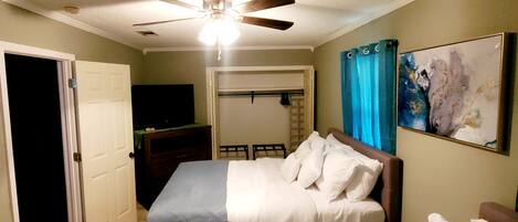4 bedrooms, iron/ironing board, free WiFi, bed sheets