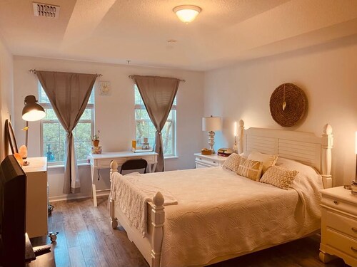 Beautiful, Cozy Home in Great Location Near Orlando!