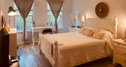 Beautiful, Cozy Home in Great Location Near Orlando!