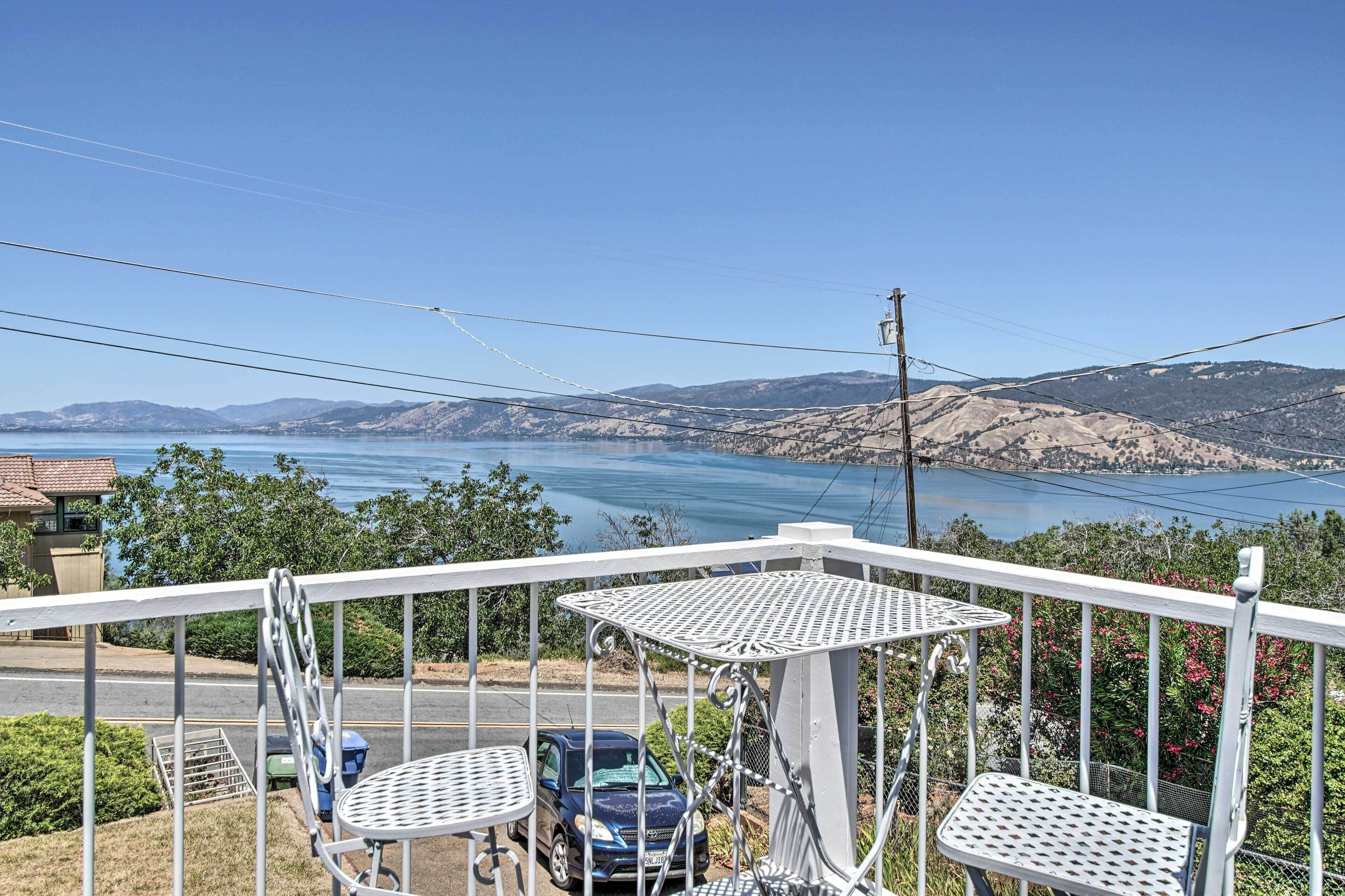 Charming Hilltop Home w/ Picture-Perfect View
