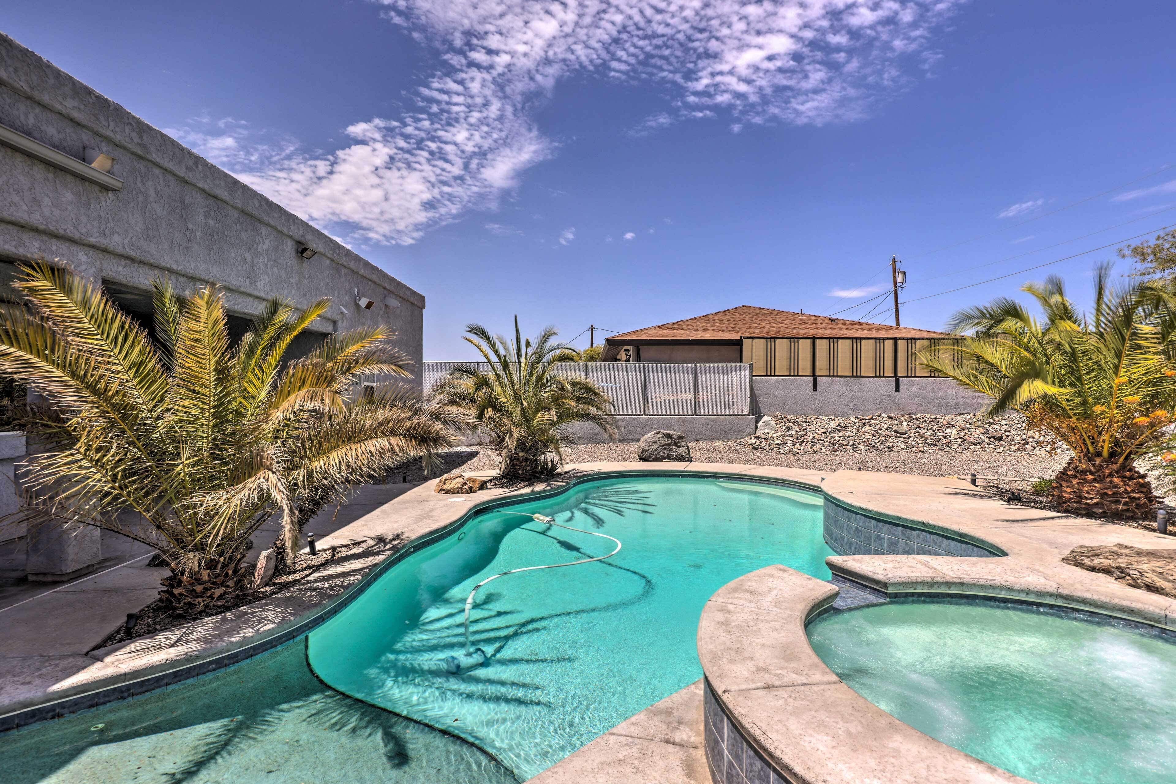 Home w/ Private Pool < 4 Mi to London Bridge!