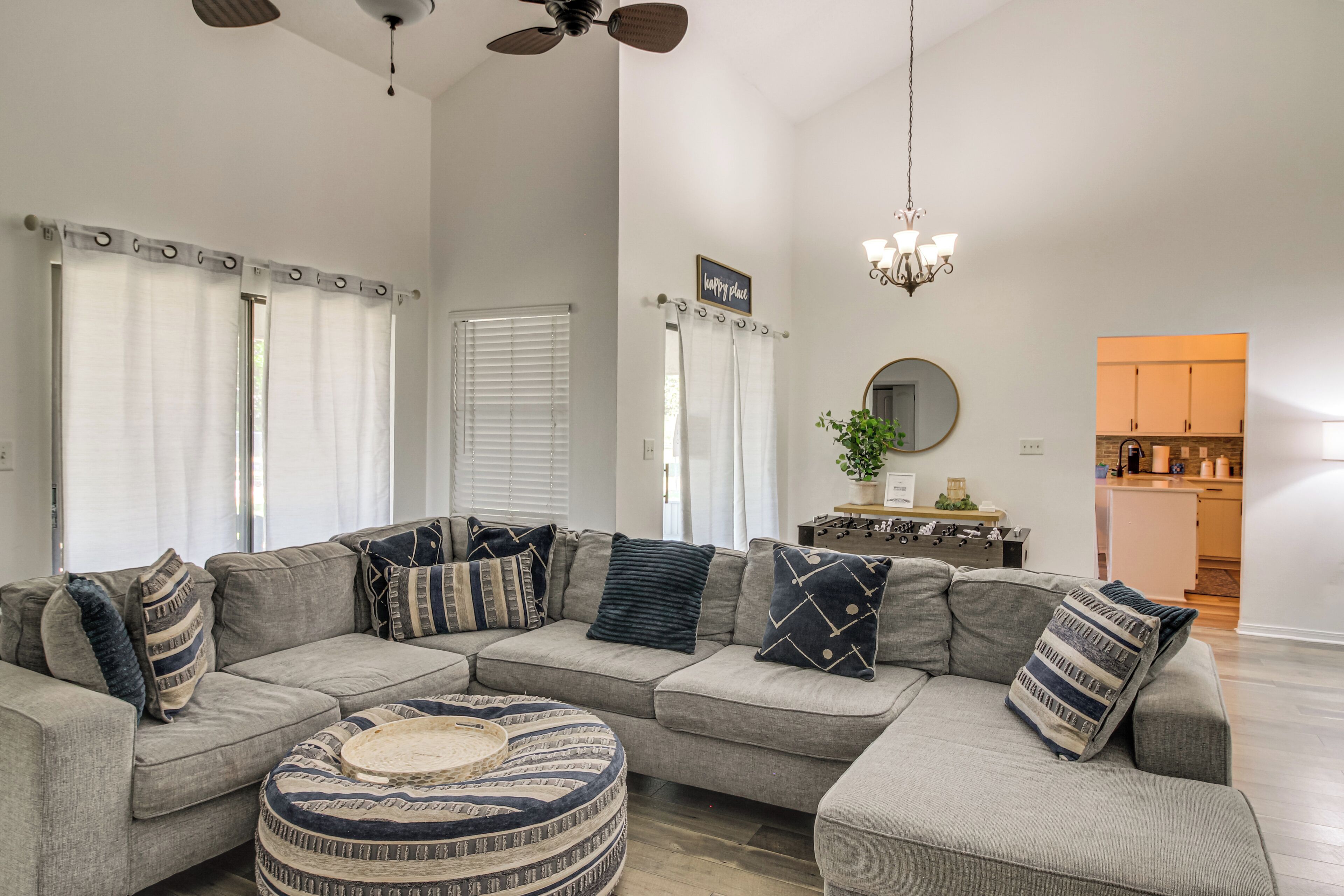 Navarre Home W/ Game Area + Mini Golf Course! - ナバー, FL