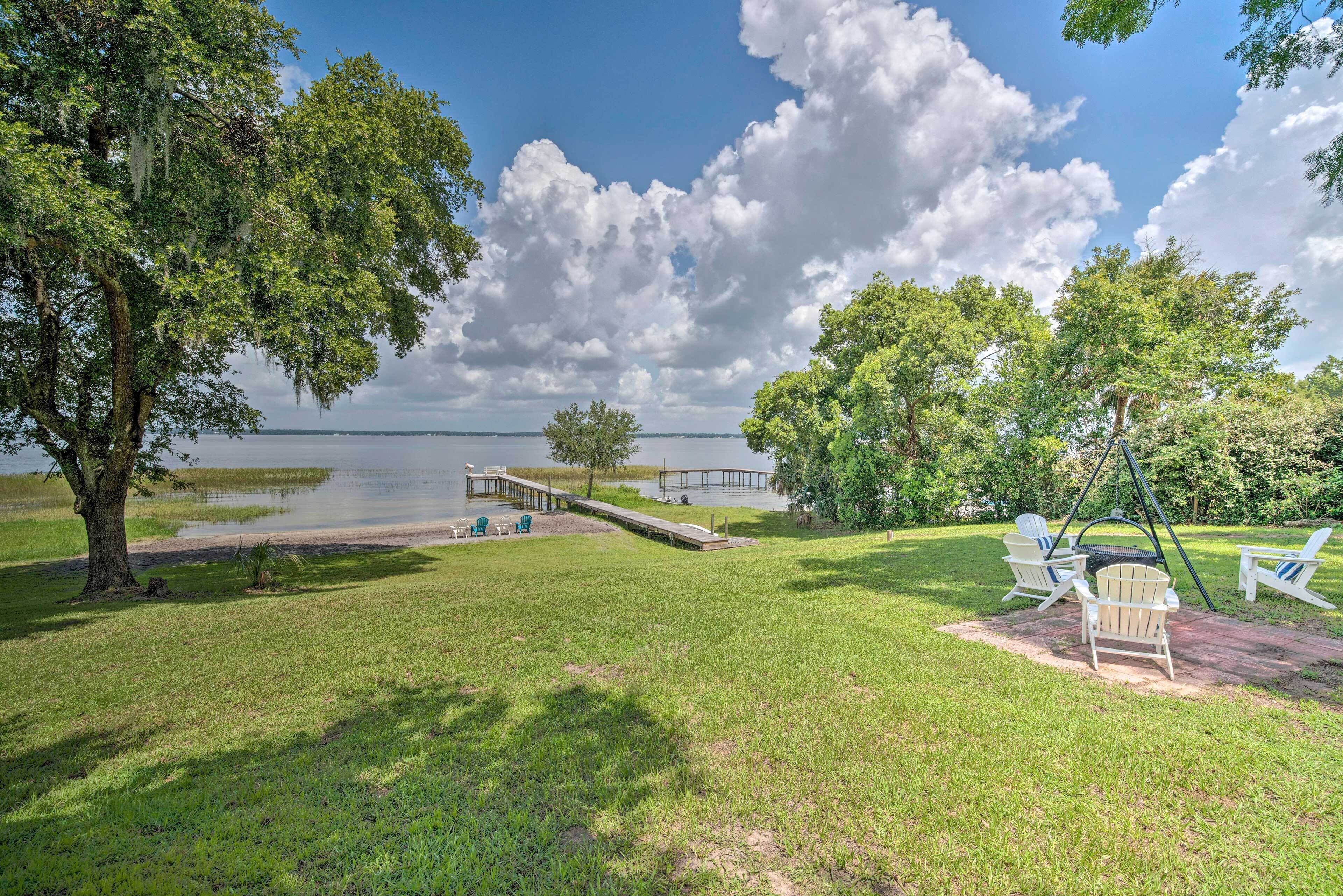 Lake Weir Escape w/ Amazing Sunsets!