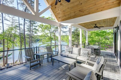 Brand New 6BR/6BA Luxury, 20min to Clemson. Wooded flat lot/firepit/pool table!