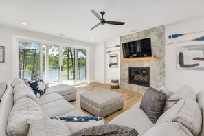 Smart-tv, een open haard, Netflix en streamingdiensten