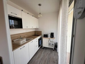 Refrigerador, microondas, horno y tostadora