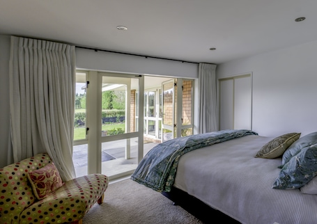 Deluxe Room | Egyptian cotton sheets, premium bedding, down comforters, pillowtop beds