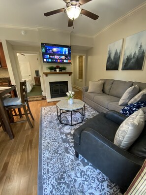 Smart TV y chimenea