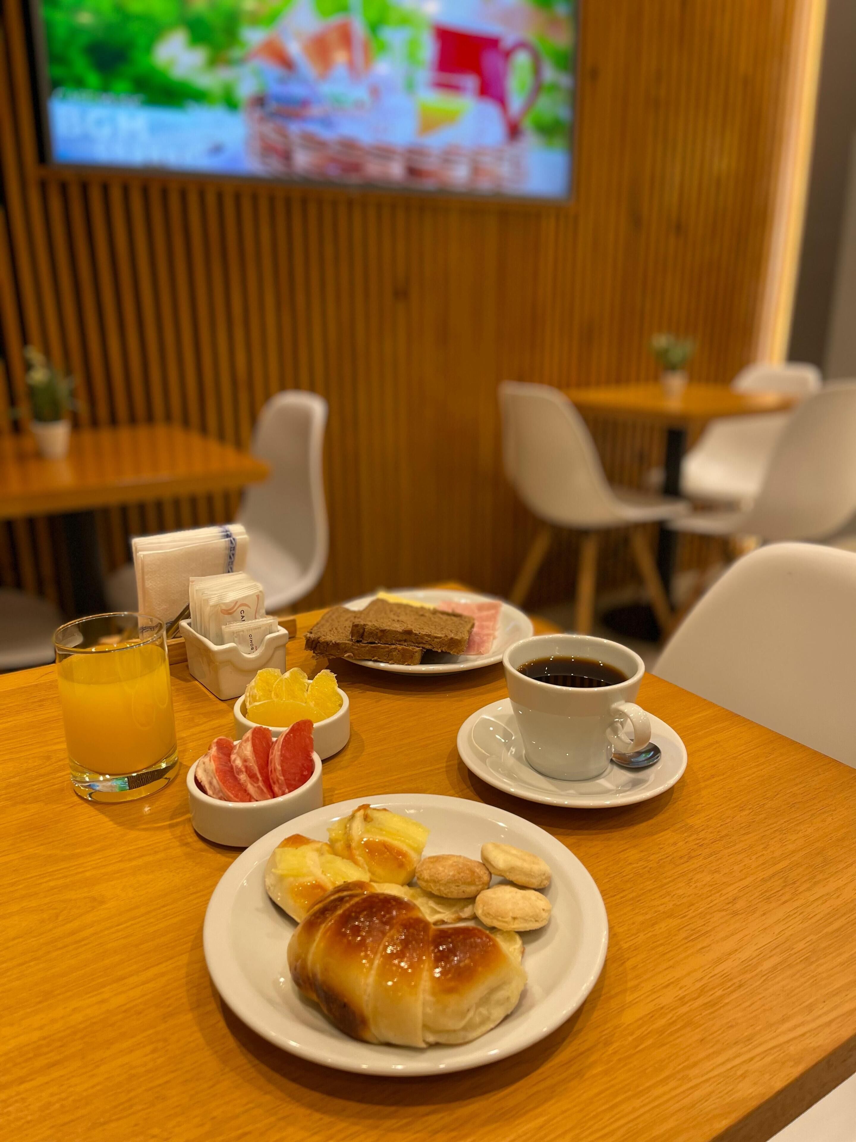 free daily continental breakfast