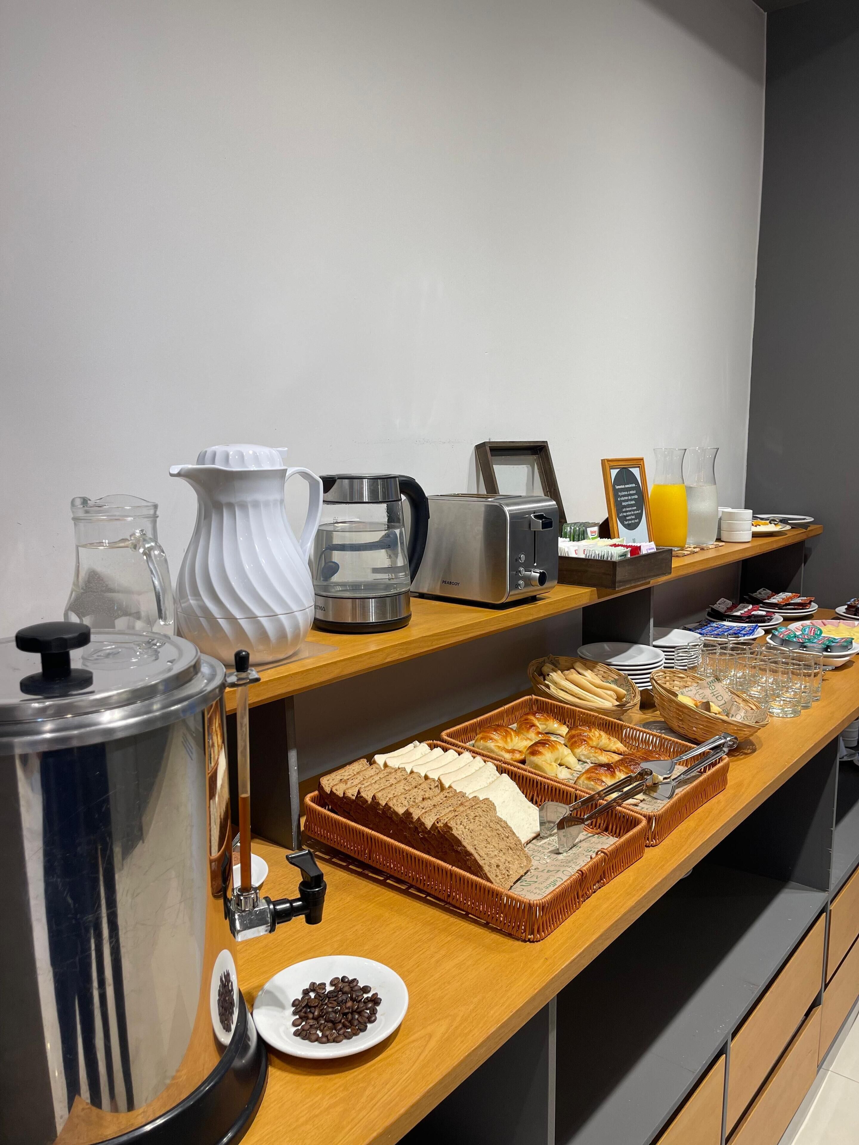 free daily continental breakfast