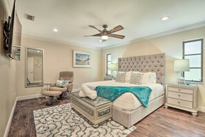 4 slaapkamers, een bureau, een strijkplank/strijkijzer, reisbedje