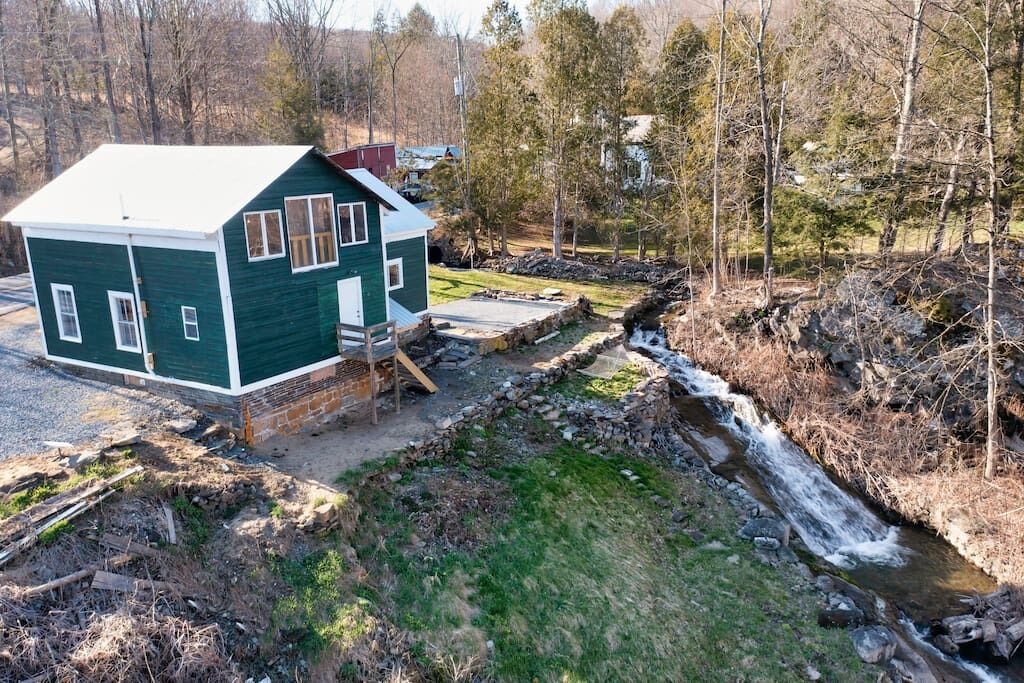 Cottage on the Creek