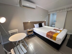 办公桌、熨斗/熨衣板、免费 WiFi