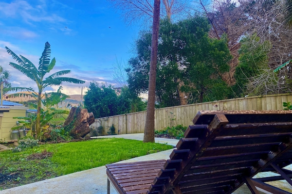 Rear fully fenced tropical garden (views to dunes and sea