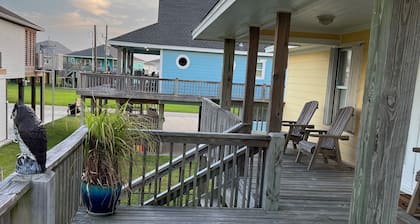 “New Ambiance” Enjoy this Lovely 2B/2B Beach Home! Sleeps 10! Beach access!