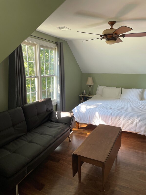 2 Schlafzimmer, Schreibtisch, Bügeleisen/Bügelbrett, kostenloses WLAN