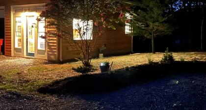 ►New! Unique Custom Crafted Train Station Lodge W/ private walking trails