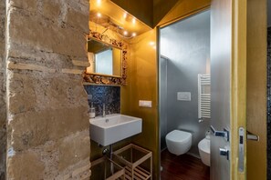 Ensemble douche/baignoire, bidet