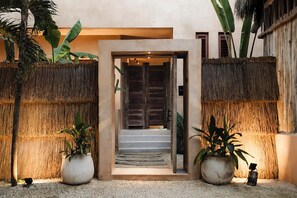 Exterior detail - Villa Mariola, Tulum – Beachfront • Chef Included (Tulum)