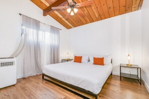 2 bedrooms, iron/ironing board, travel cot, WiFi