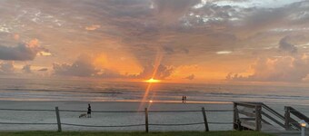 Beachfront Serenity: Private Balcony with Ocean View, Shared Heated Pool & BBQ