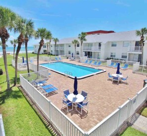 Piscina all'aperto, una piscina riscaldata