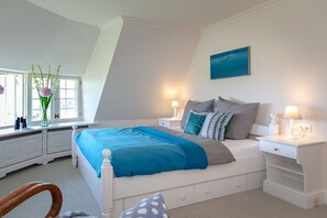 2 habitaciones, caja de seguridad en la habitación y escritorio 