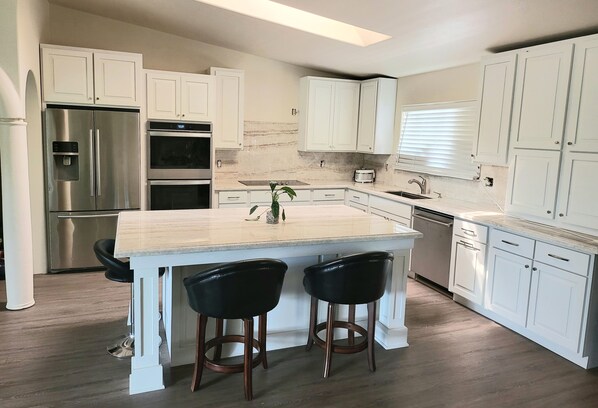 Fridge, oven, dishwasher, blender