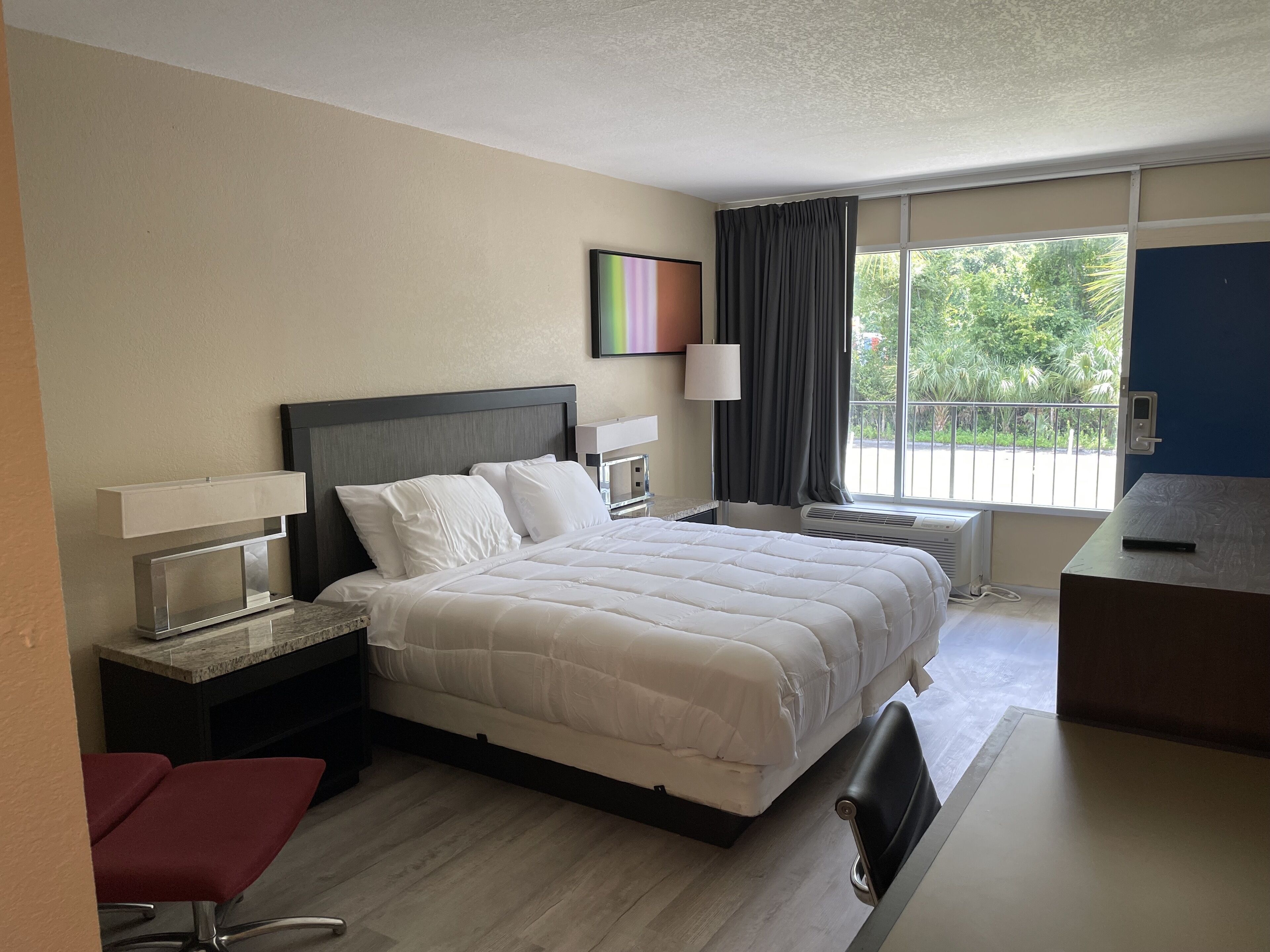 Single Room, 1 King Bed | Premium bedding, desk, laptop workspace, soundproofing