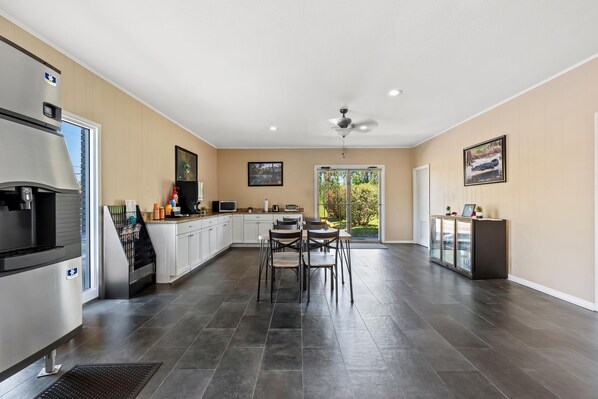 Breakfast area