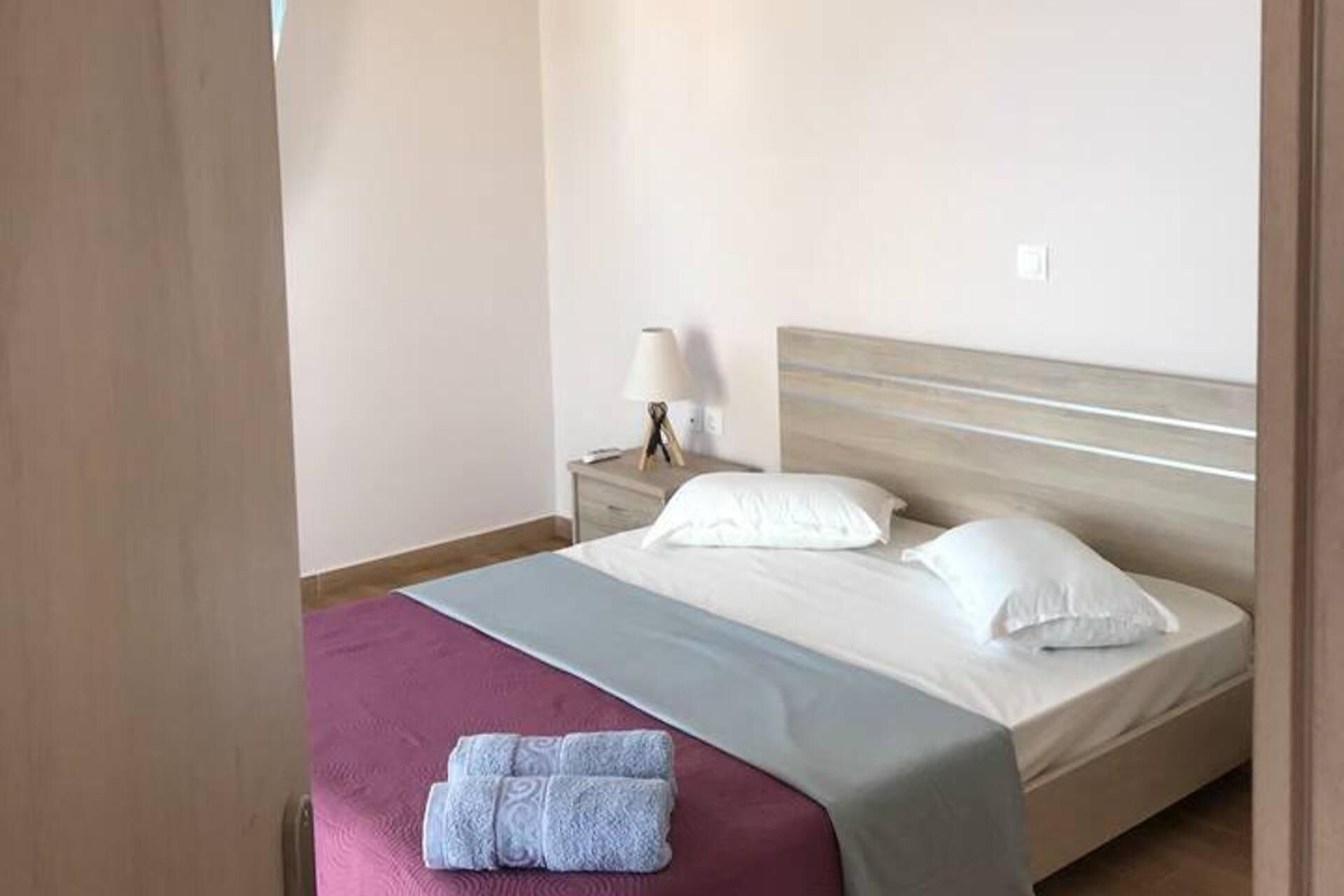 2 quartos, berço de viagem, Wi-Fi de cortesia, roupa de cama