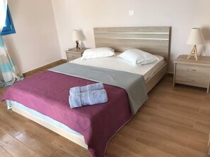 Apartment | 2 bedrooms, travel crib, free WiFi, bed sheets