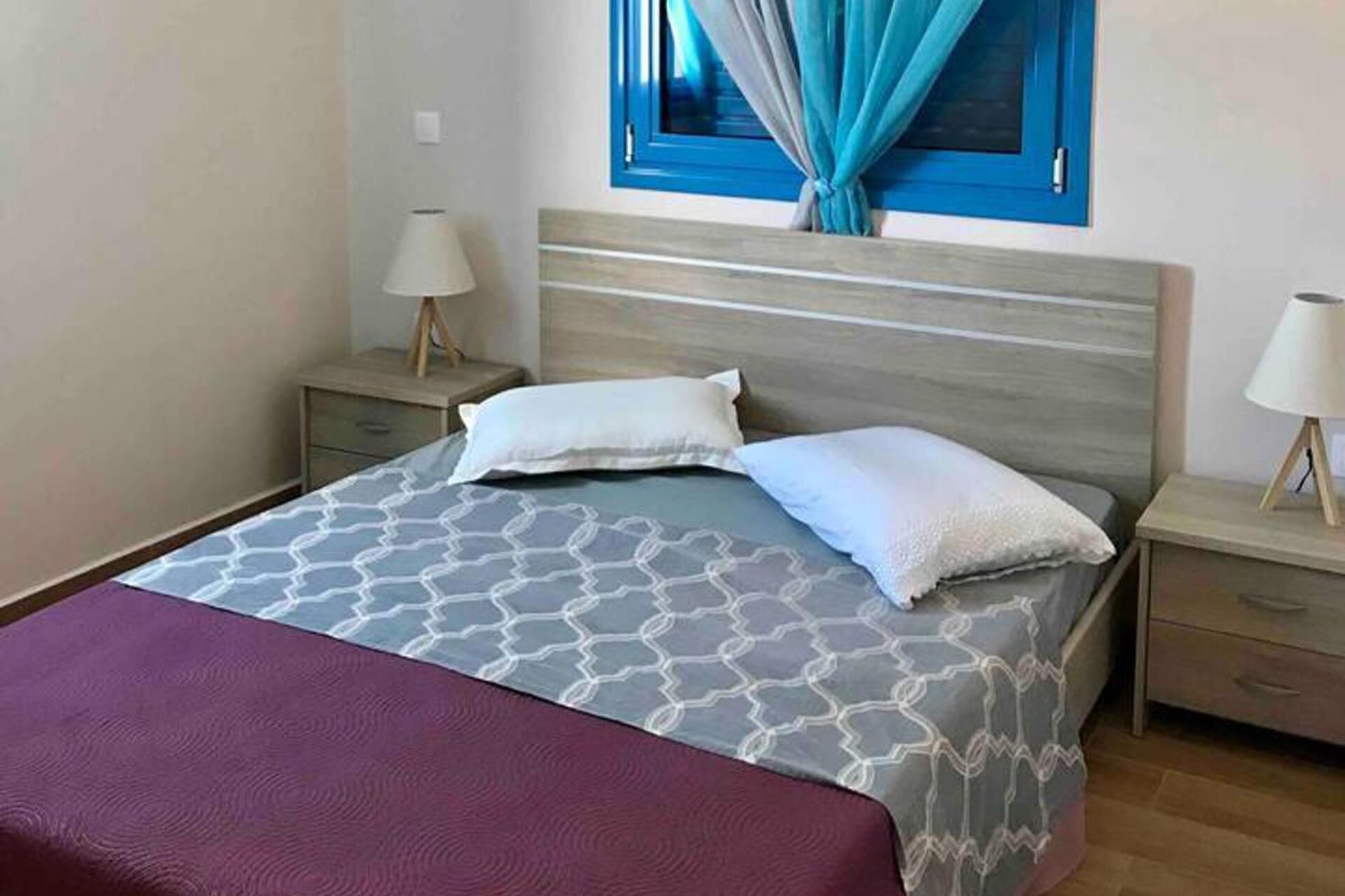 2 bedrooms, travel cot, free WiFi, bed sheets