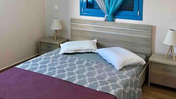 2 bedrooms, travel crib, free WiFi, bed sheets