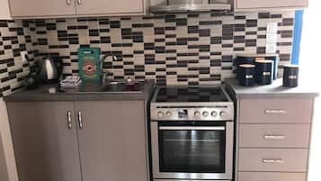 Apartment | Private kitchen | Fridge, microwave, oven, stovetop