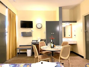 Colchones con efecto memoria y escritorio