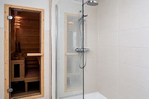 Douche, sèche-cheveux