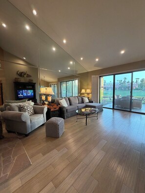 Smart TV, printers - Refreshed Waterfront Desert Escape end unit on Golf Course facing West (Palm Desert)