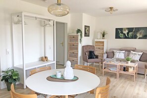 Unclassified image, 2 of 18, button