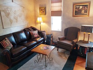 Renaissance Suite | Individually decorated, individually furnished, iron/ironing board - Tuscan Manor (Eureka Springs)