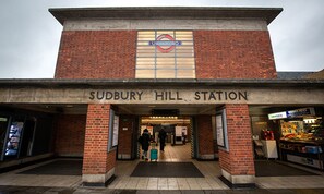 Exterior - Luxury Double bed room next to Tube station - Wembley London (Greenford)