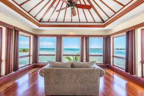 Smart TV, books, stereo - Relax on your Oceanfront villa on Seapalm island (Little Conch Key)