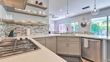 Fridge, microwave, stovetop, dishwasher