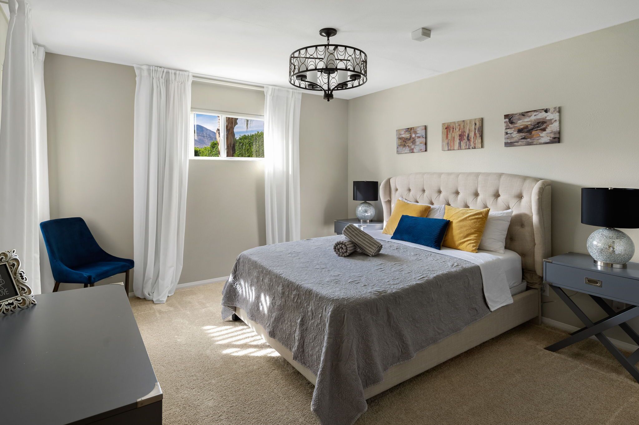 3 camere, una scrivania, ferro/asse da stiro, culla da viaggio