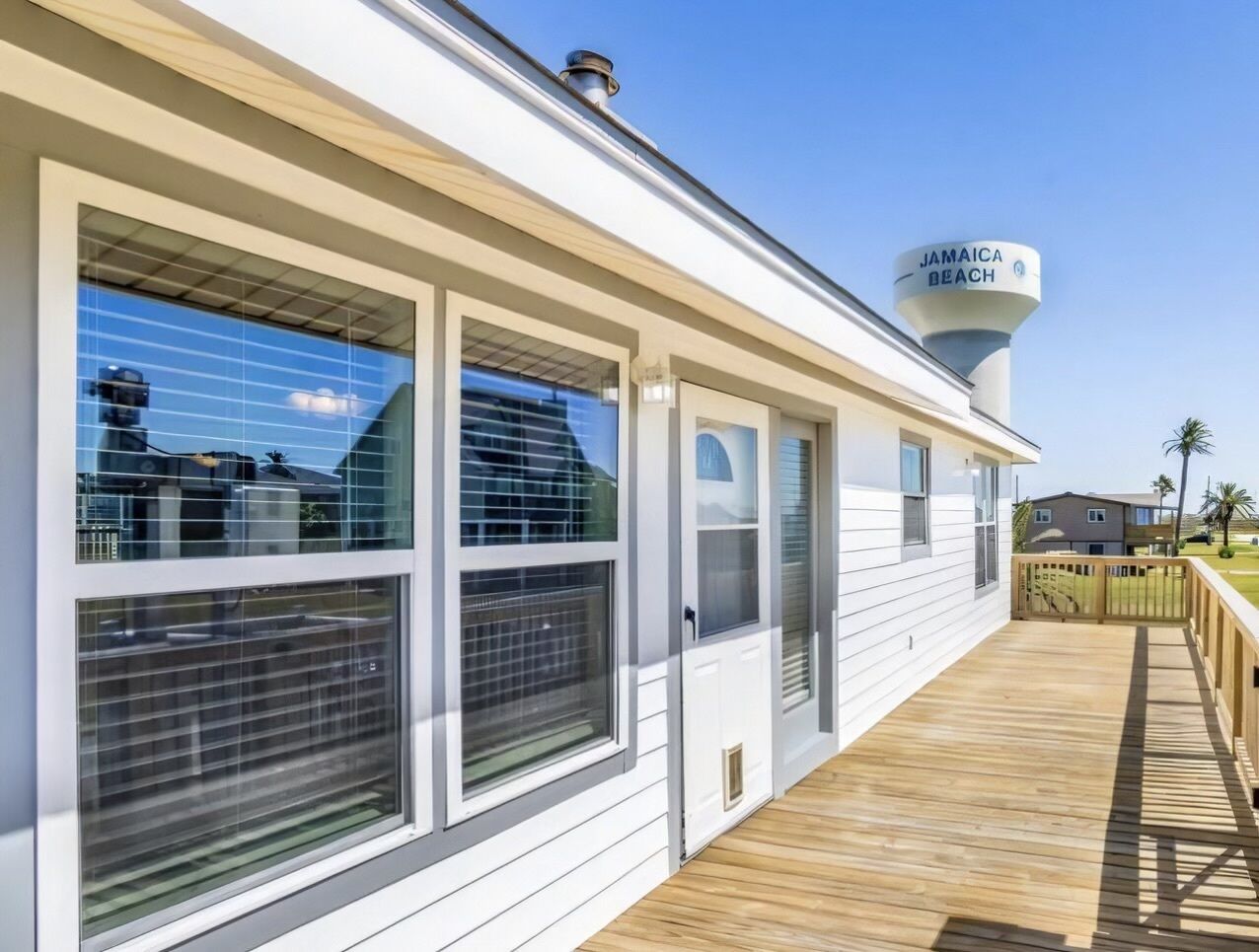Newly Remodeled!!! Dog friendly!!! Walk to the beach!!!