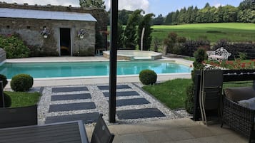 Piscine extérieure, piscine chauffée