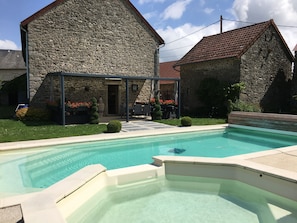 Piscina all'aperto, una piscina riscaldata