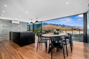 Exclusive Villa | In-room dining - 1 St. Marks (Queenstown)