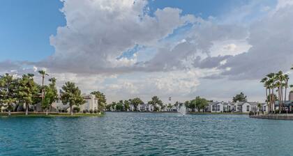 LAKE View Condo: Comm Htd POOL, Spa, Pickleball Cts, King Beds & TVs Both BRs